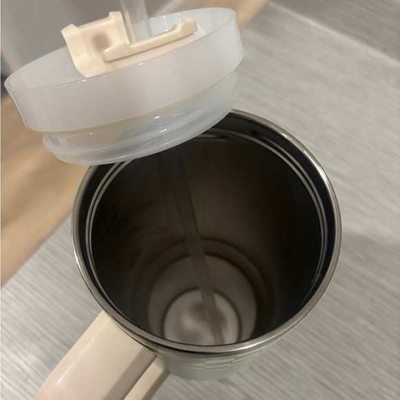 Altar’d State Kait 40oz Insulated Cup with Handel - Picture 7 of 8